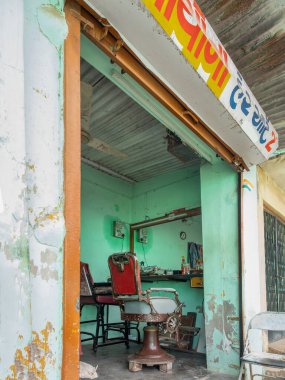 03 10 2024 Tipik Eski Köy Berber Kukadia Idar SabArkantha Gujarat yakınlarında