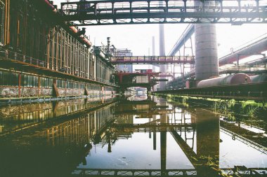 Bir sanayi fabrikasında su