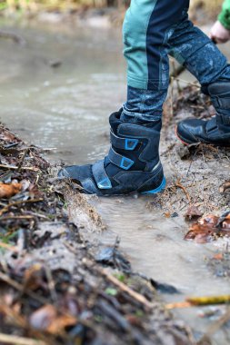 Maceraya çıkmış çocuk