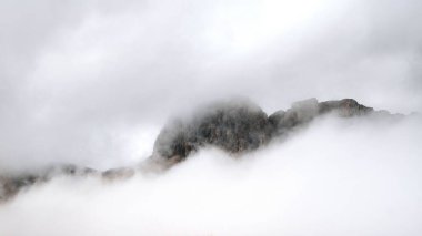 Bulutlarla, Dolomitlerle, İtalya 'yla güzel manzara