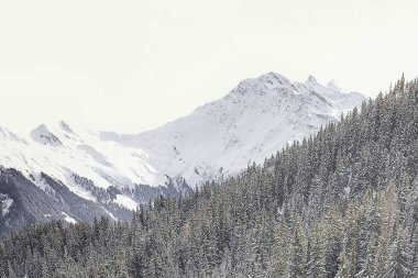 İsviçre Verbier 'deki dağ manzarası karla kaplıydı