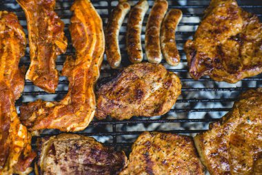 Sosis ve et ızgarada