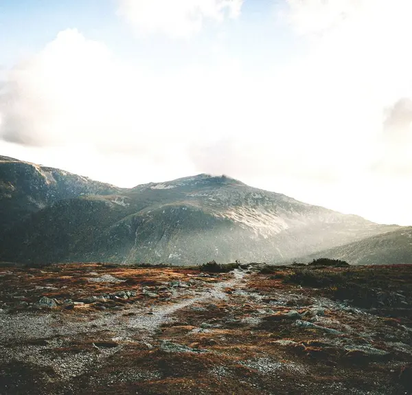 New Hampshire, ABD 'deki Washington Dağı üzerinde güneş ışığı