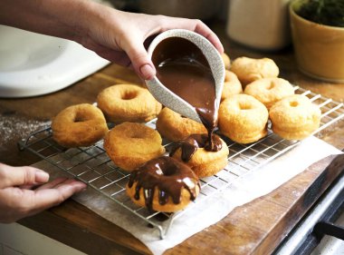 Ev yapımı çikolatalı çörek gıda fotoğraf tarifi fikir