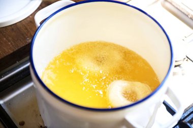 Donuts bir pot kızartma derin