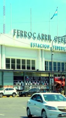 11-04-2024, Buenos Aires, Arjantin: Urquiza Demiryolu, Federico Lacroze Tren İstasyonu