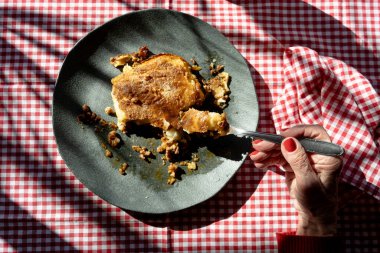 El yapımı çoban pastası. Taze pişmiş..