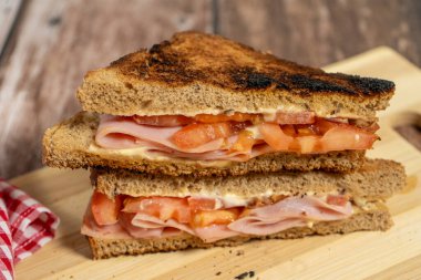 Taze, işlenmemiş gıdayla net ve doğrudan görüntü.