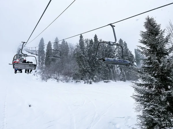 Ski Lift Snowy Mountain Winter Forest Chair Lift Ski Resort — Stockfoto