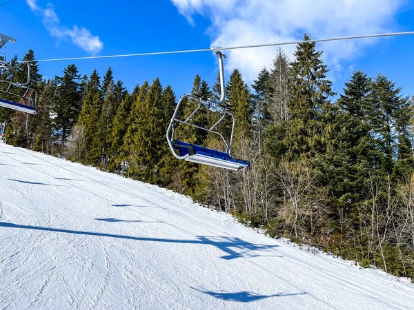 Ski Lift Snowy Mountain Winter Forest Chair Lift Ski Resort — Fotografia de Stock