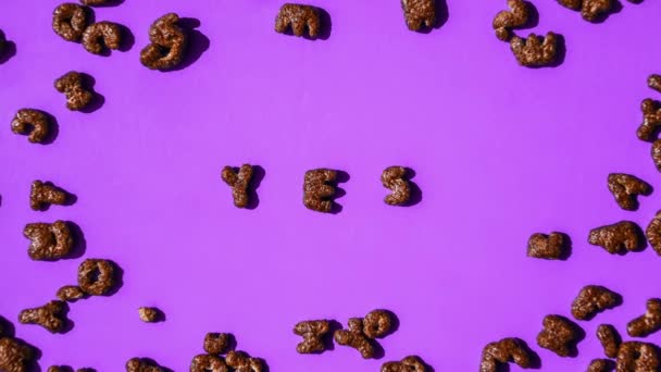 Ingrandire Colazione Veloce Fiocchi Cioccolato Forma Lettere Cui Disposto Alimentazione — Video Stock