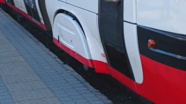 Gdańsk Polska Maj 2022 Scena Transportu Publicznego Gdańsku Tramwaj Dojeżdża — Wideo stockowe