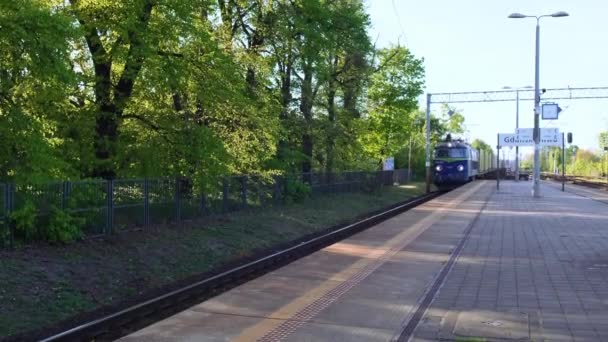 Gdansk Πολωνία Ιουλίου 2022 Τρένα Στο Σιδηροδρομικό Σταθμό Gdansk Glowny — Αρχείο Βίντεο