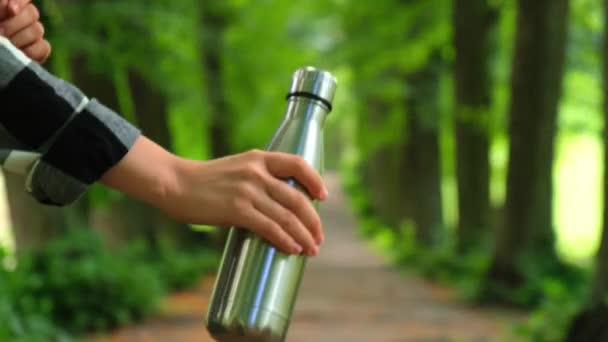 Close Unrecognizable Female Hand Holding Water Bottle Reusable Steel Thermo — Stock Video