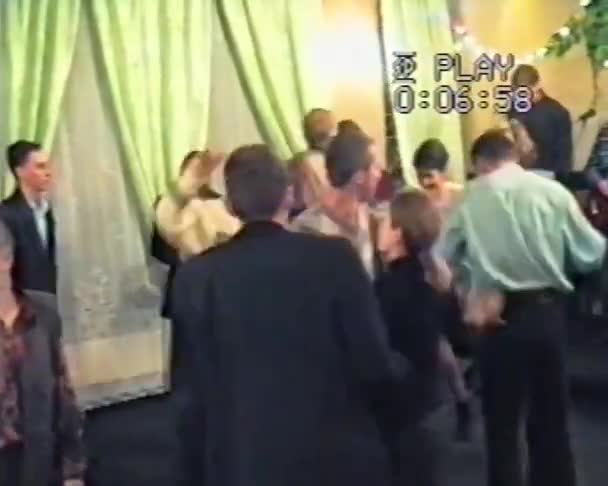 Zhytomyr Ukraine September 1997 Nostalgia Old Footage People Dance Drink — Stockvideo