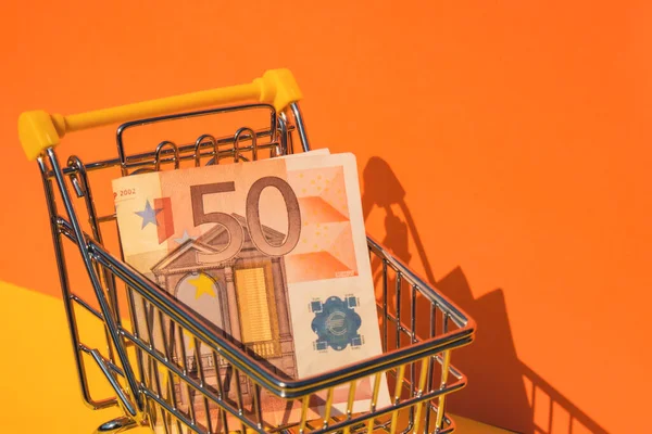 Τραπεζογραμμάτιο Ευρώ Τραπεζογραμμάτιο Τραπεζογραμματίων Καλάθι Αγορών Τρόλεϊ Χρωματιστό Πορτοκαλί Κίτρινο — Φωτογραφία Αρχείου