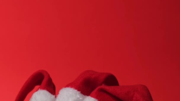 Dita Vestite Con Cappelli Bianco Rossi Babbo Natale Scritta Xmas — Video Stock