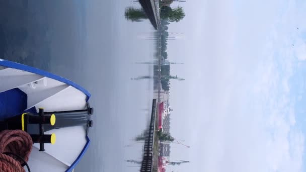 Gdansk Puola Toukokuu 2022 Turistimatkustaja Alus Kulkee Motlawa Joen Läpi — kuvapankkivideo