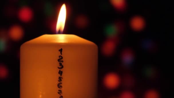 Kerze Mit Adventskalender Traditionelle Brennende Wachskerzen Mit Zahlen Die Weihnachten — Stockvideo