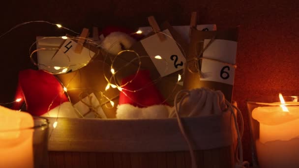 Originele Adventskalender Voor Kerstmis Zelfgemaakt Kaars Branden Avonds Tijd Voorbereiding — Stockvideo