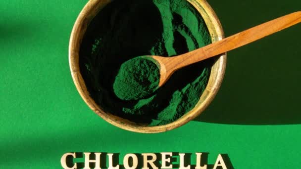 Zoom Out Γαλαζοπράσινα Φύκη Μήνυμα Chlorella Και Spirulina Σκόνη Bamboo — Αρχείο Βίντεο