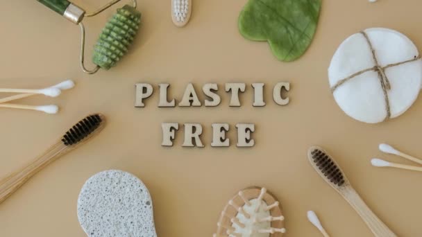 Inzoomen End Plastic Waste Tekst Rond Natuurlijke Huidverzorgingsproducten Neutrale Beige — Stockvideo