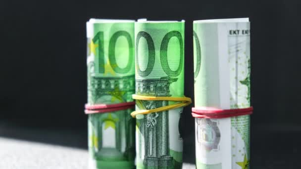 Uitzoomen Close Van Euro Money Roll Eurobankbiljetten Stellen Contant Geld — Stockvideo