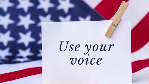 Abd Ulusal Bayrağı Yakınlaştır Kağıt Mesajlı Amerikan Bayrağı Seçim Günü — Stok video