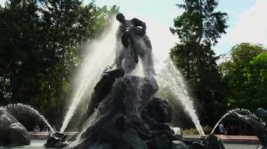 Fontaine POTOP BYDGOSZCZ 'da. Bydgoszcz şehrinin merkezinde, Fontanna Potop Çeşmesi var. Kazimierza Wielkiego Park Casimir Ferdinand Lepcke tarafından tasarlandı. 