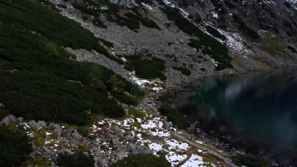 Zakopane 波兰鞑靼山Morskie Oko Snow Mountain Hut附近的Czarny Staw Pod Rysamy或Black Pond湖 — 图库视频影像