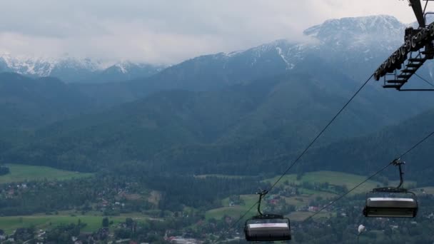 Stolslyft Med Utsikt Över Höstfjällen Kabelstolslift Zakopane Mountain Resort Polen — Stockvideo