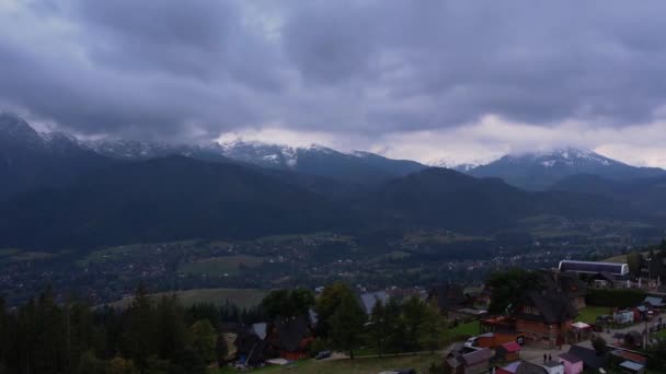 Luchtfoto Van Zakopane Stad Onder Tatra Mountains Genomen Van Gubalowka — Stockvideo