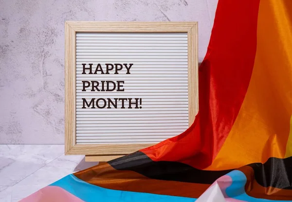 Happy Pride Month Napis Dodatni Cytat Fraza Rama Tekstu Rainbow — Zdjęcie stockowe