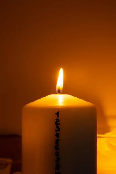 Ljuset Med Adventskalender Traditionella Burning Christmas Wax Ljus Med Siffror — Stockfoto