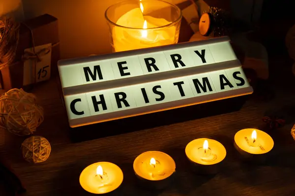 Quatre Bougies Avec Calendrier Avent Lightbox Avec Texte Merry Christmas — Photo
