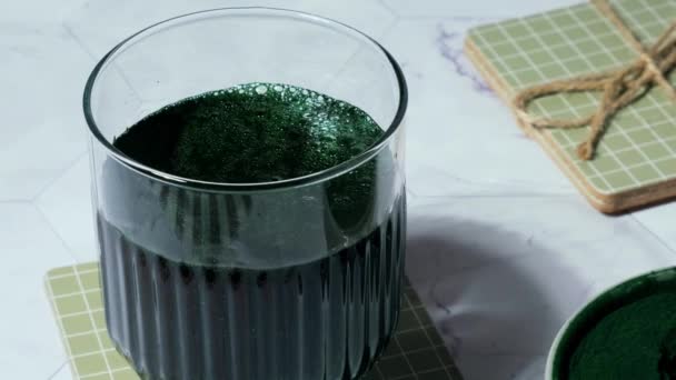 Blue Green Algae Chlorella Spirulina Powder Add Drink Super Powder — Stock video