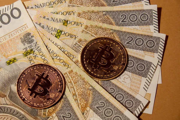 Bitcoin Pièce Sur Les Billets 200 Monnaie Zloty Polonaise Bitcoin — Photo