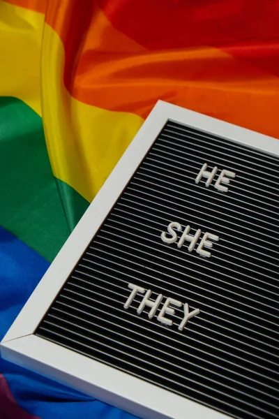 Hij Zij Zien Tekst Neo Voornaamwoorden Concept Rainbow Vlag Achtergrond — Stockfoto