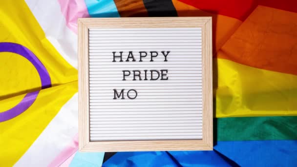 Stop Motion Happy Pride Month Rahmen Auf Rainbow Lgbtqia Flagge — Stockvideo