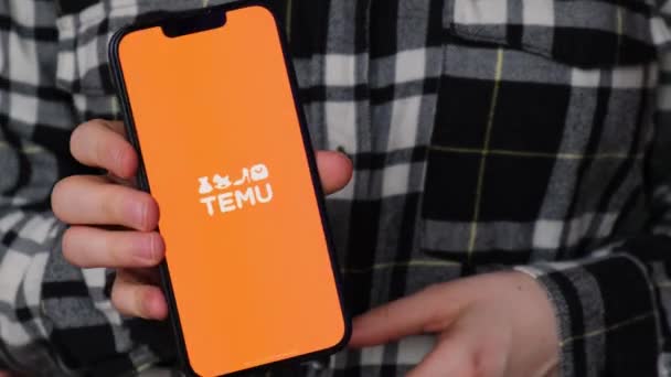 Gdansk Lengyelország Március 2023 Temu App Ikon Mobiltelefon Képernyőjén Iphone — Stock videók