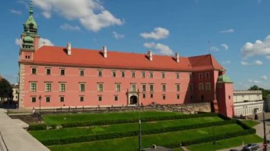 Castle Square in the Old Town of polish capital. View of the garden near the Royal castle in Warsaw. King Palace park, tourist attraction. Travel destination. 