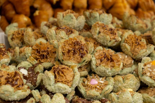 Διάφορα Είδη Πολλές Πολύχρωμες Ποικιλίες Τούρκικων Γλυκών Προς Πώληση Στο — Φωτογραφία Αρχείου