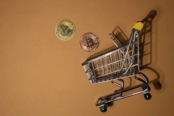 Bitcoin Guldmynt Med Kundvagn Köpa Eller Sälja Gruvdrift Handel Koncept — Stockfoto