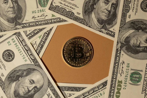Bitcoin Pièce Sur Les Billets 100 Dollars Monnaie Américaine Bitcoin — Photo