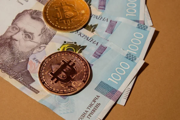 Bitcoin Pièce Sur Les Billets 1000 Monnaie Hryvnia Ukrainienne Bitcoin — Photo
