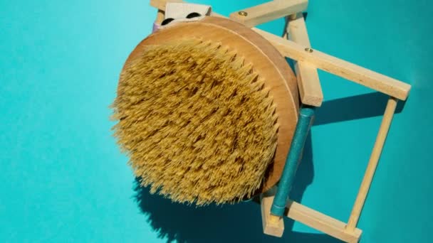 Pionowy Zoom Zewnątrz Sucha Szczotka Masażu Krześle Plażowym Naturalnym Włosia — Wideo stockowe