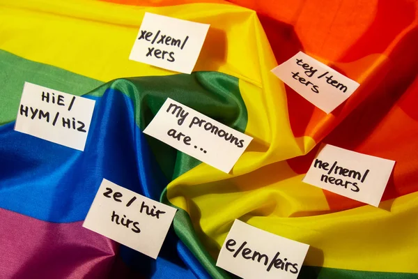 Mis Pronuncias Son Neo Pronombres Concepto Rainbow Flag Paper Notes — Foto de Stock