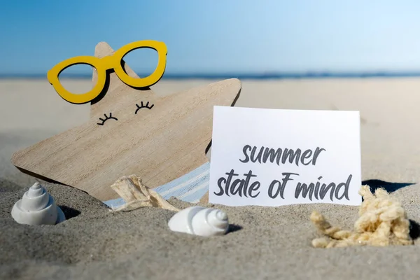 Sommer State Mind Text Auf Papier Grußkarte Auf Dem Hintergrund — Stockfoto