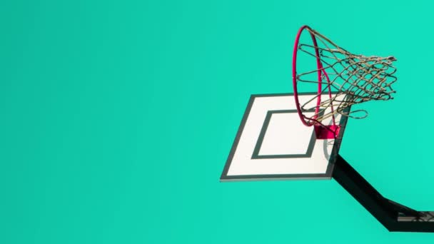 Pionowy Zoom Koszykówce Street Tle Tętniącego Życiem Nieba Kreatywne Minimalistyczne — Wideo stockowe