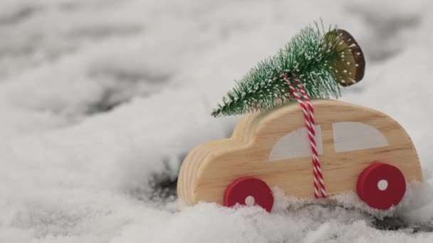 Wooden Car Carrying Christmas Tree Snow Toy Car Snowy Landscape — Vídeo de Stock